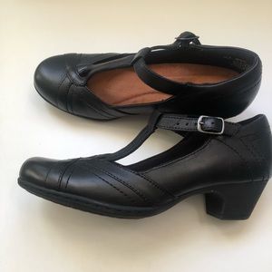 Rockport Black Brynn T-Strap 6.5 - Last chance!